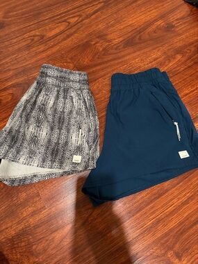 Vuori Shorts (2)